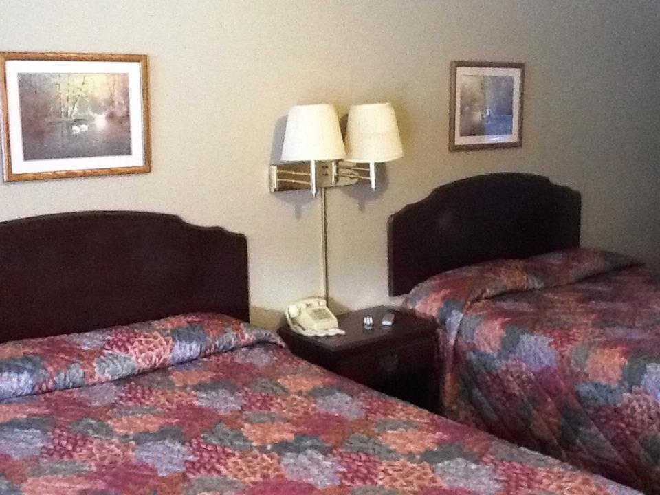 Best Southern Motel - Erwin Banner Hill Room photo